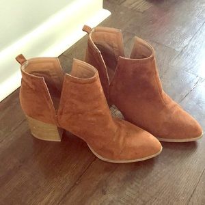Qupid block heel pointy toe booties